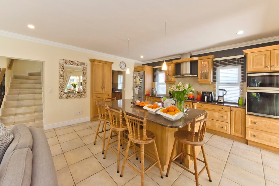 3 Bedroom Property for Sale in Leisure Isle Western Cape